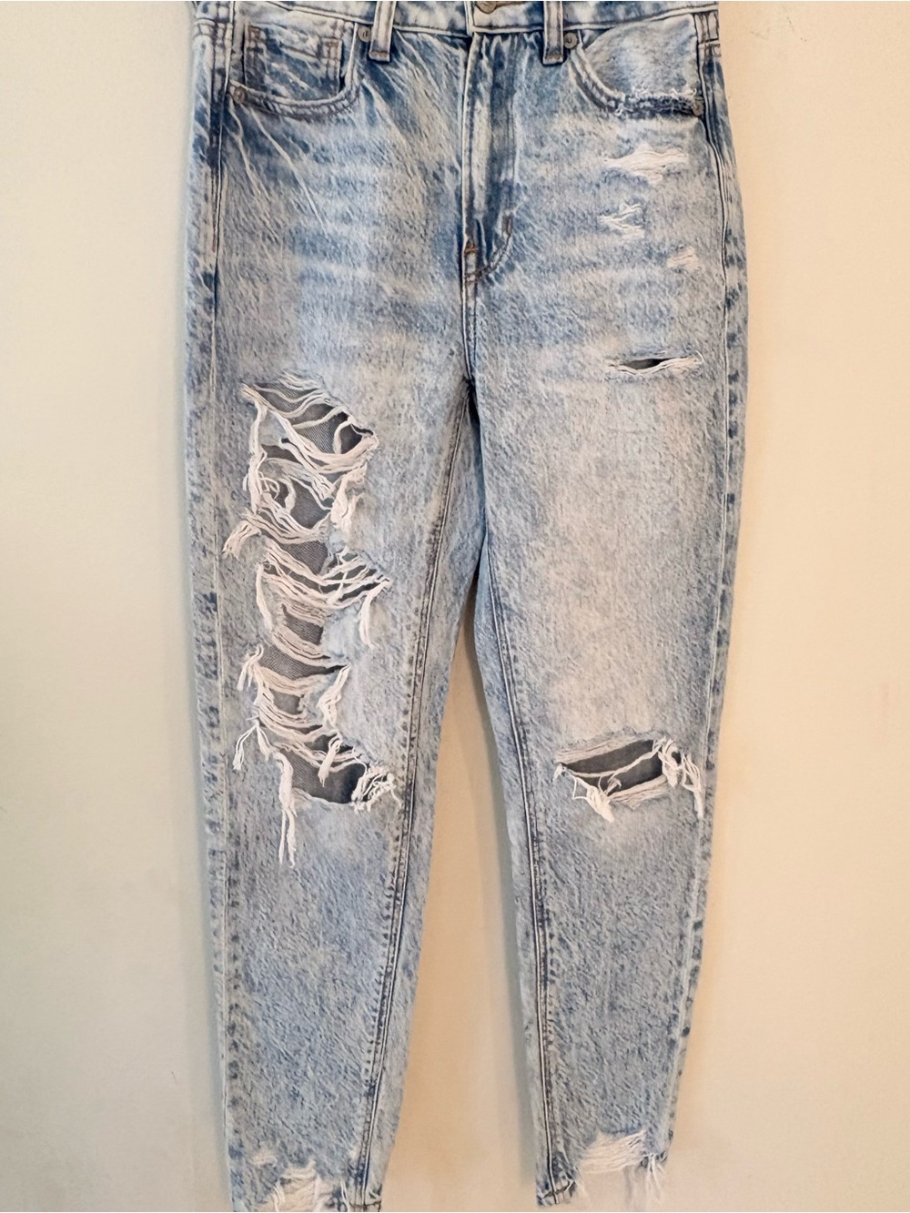 American Eagle Outfitters Mom Light Blue Distressed Jeans Sz 00